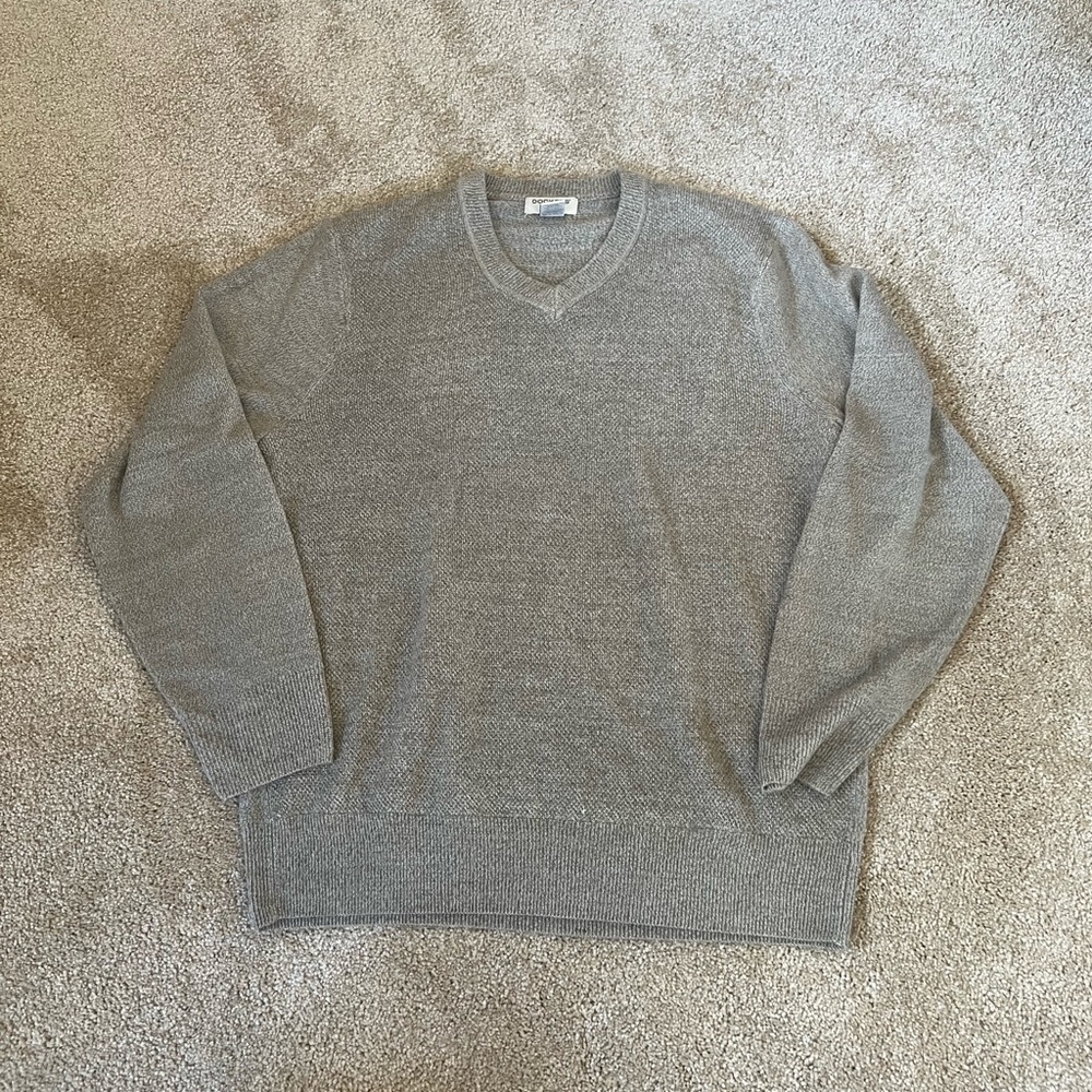 Dockers brand men’s size medium longsleeve sweater tan color